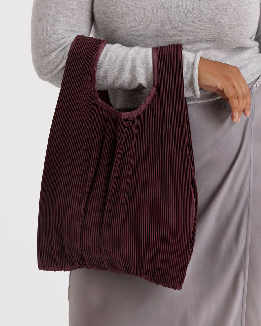 Pleated Baggu in Mahogany