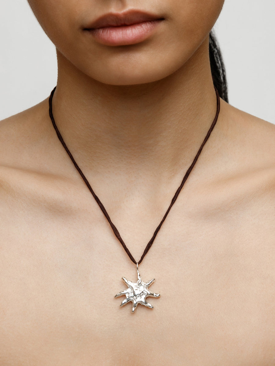 STAR CORD NECKLACE IN BROWN