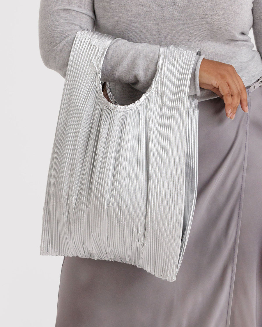 Pleated Baggu in Chrome Metallic