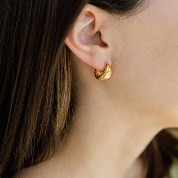 Vivienne Hoop Earrings in Gold